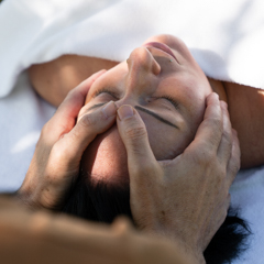 Massage des tempes - Technique anti-migraine à domicile