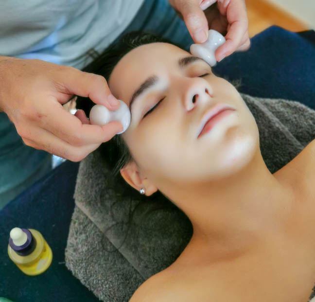 Séance de massage visage femme