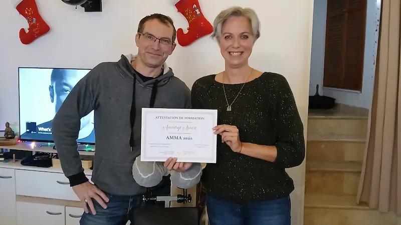 Attestation de formation massage AMMA assis remise à Oraison (04) lors d’une formation massage en PACA